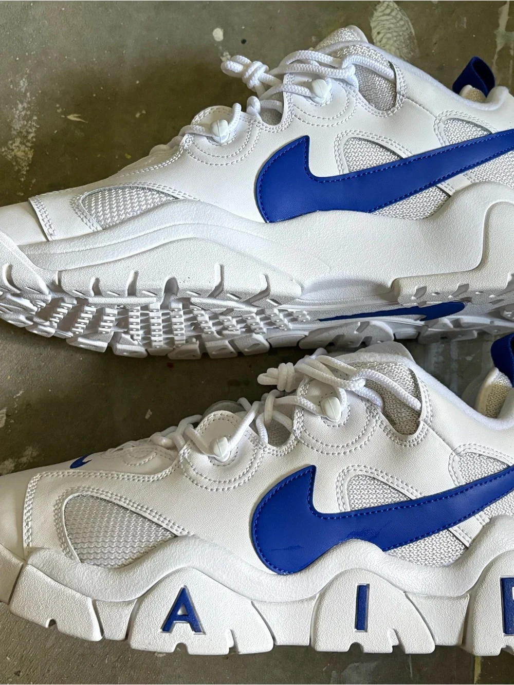 Nike Air Men's Barrage Low White/Hyper Blue Size (12M)
